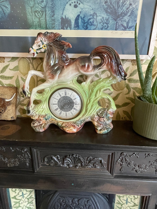 Mid-Century Italian Ceramic Horse Mantel Clock – Hand Painted Capodimonte Style with Mercedes West Germany 30-Hour Wind-Up Movement