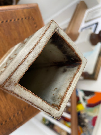 Marion Lipscomb Studio Pottery Vase – 1977 Signed British Stoneware, Textured White Glaze, Mid-Century Modern Ceramic
