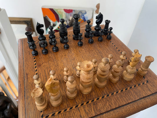 Antique Wooden Chess Set c1900–1930 – Hand-Turned Boxwood & Ebonised Pieces in Original Slide Box, 7cm King, Edwardian Chessmen