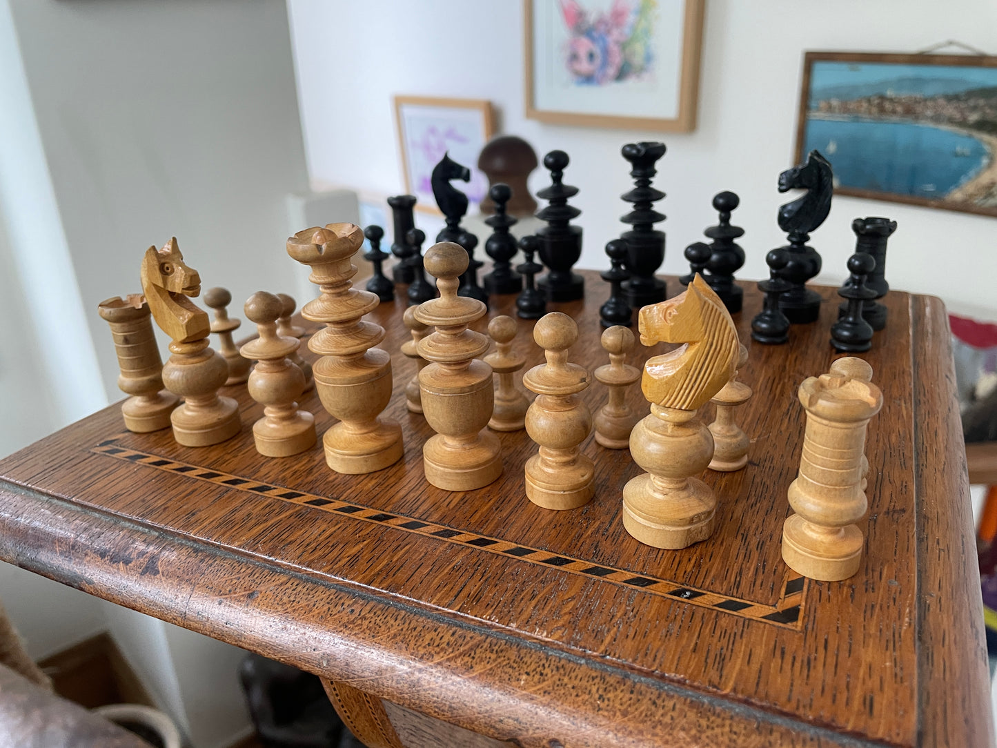 Antique Wooden Chess Set c1900–1930 – Hand-Turned Boxwood & Ebonised Pieces in Original Slide Box, 7cm King, Edwardian Chessmen