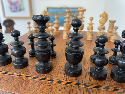 Antique Wooden Chess Set c1900–1930 – Hand-Turned Boxwood & Ebonised Pieces in Original Slide Box, 7cm King, Edwardian Chessmen