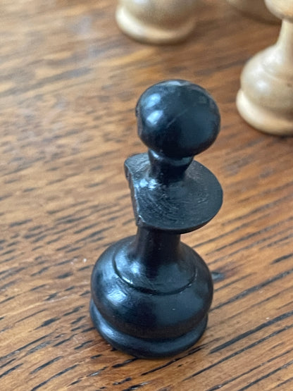 Antique Wooden Chess Set c1900–1930 – Hand-Turned Boxwood & Ebonised Pieces in Original Slide Box, 7cm King, Edwardian Chessmen