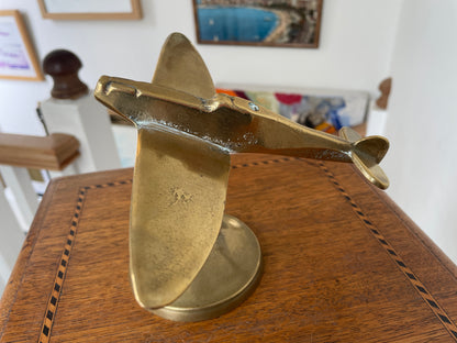 Vintage Solid Brass Spitfire Airplane Model on Stand – Mid-Century RAF Desk Ornament – British Aviation Collectible – 20 cm Wingspan