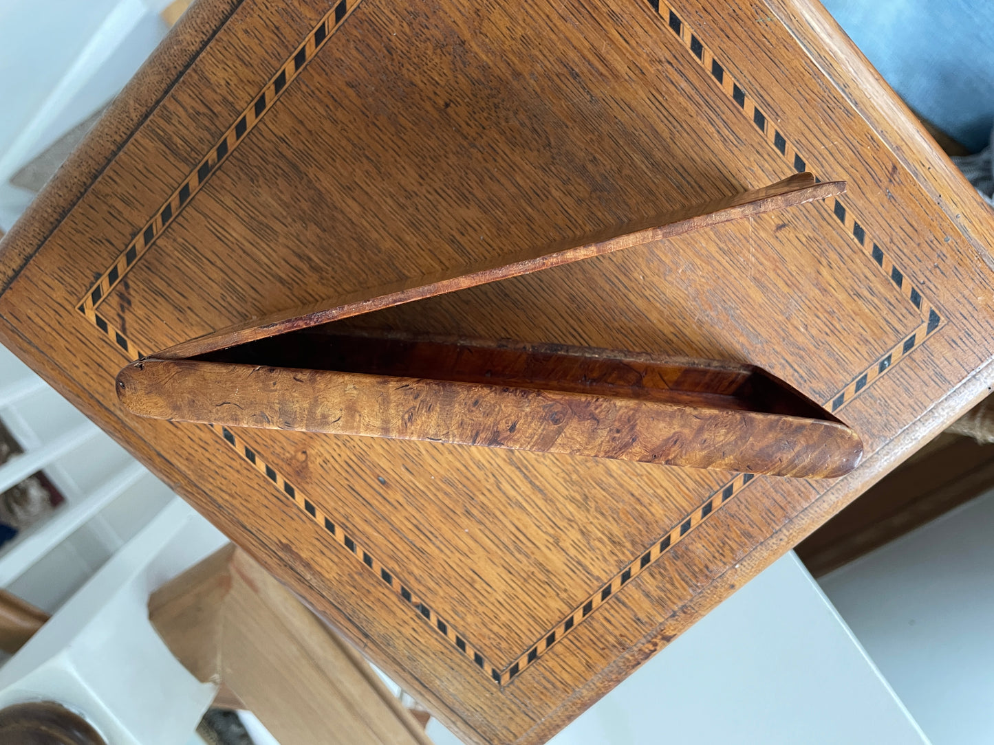 Antique Burr Wood Cigar Case – Hand-Carved Hinged Lid in Figured Burr Timber (c.19th Century)