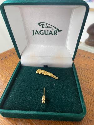 Vintage Jaguar Leaping Cat Tie Pin – Gold Tone & Crystal Motif in Original Box (c. late 20th Century)