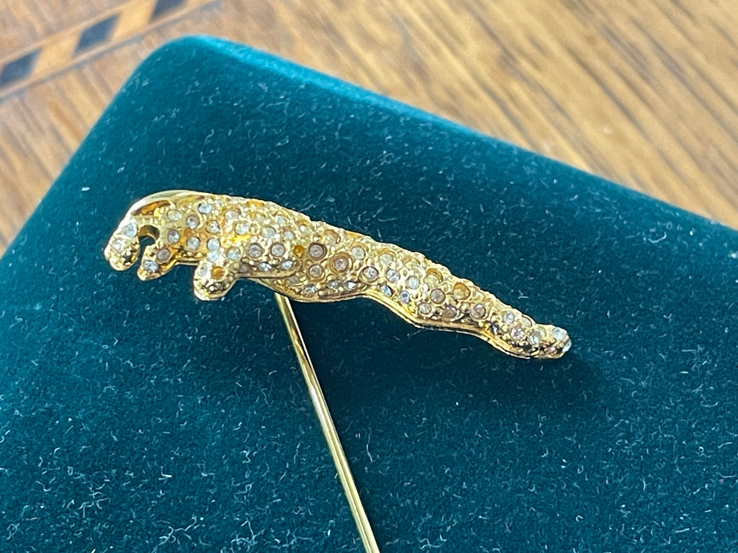 Vintage Jaguar Leaping Cat Tie Pin – Gold Tone & Crystal Motif in Original Box (c. late 20th Century)
