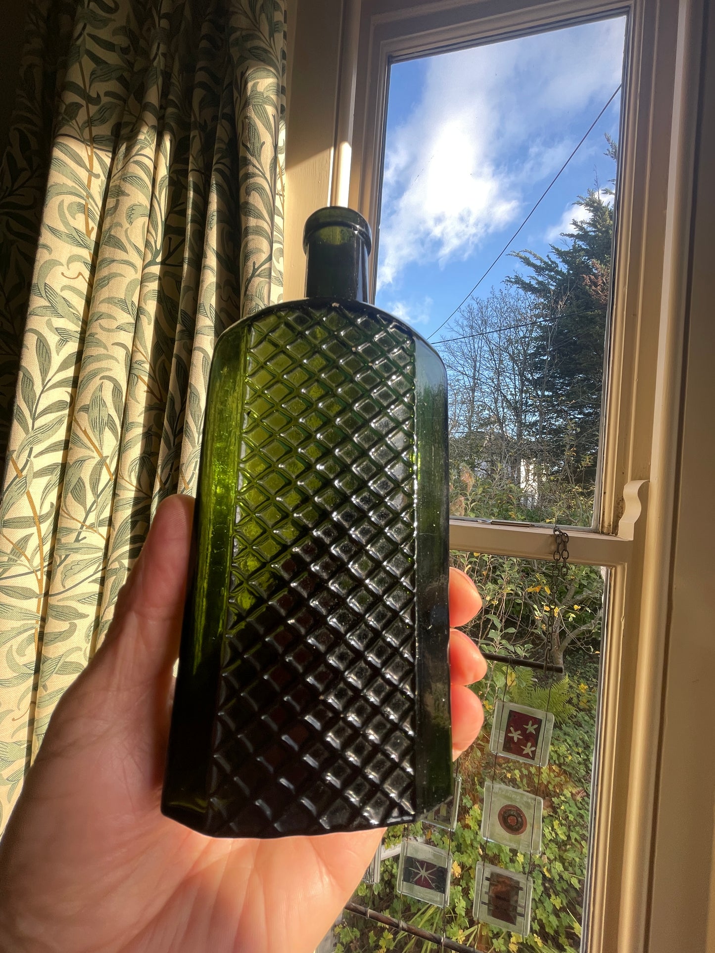 Antique Green Cross-Hatched Chemist Poison Bottle – 12oz Ribbed ‘Not To Be Taken’ Type (c.1900)