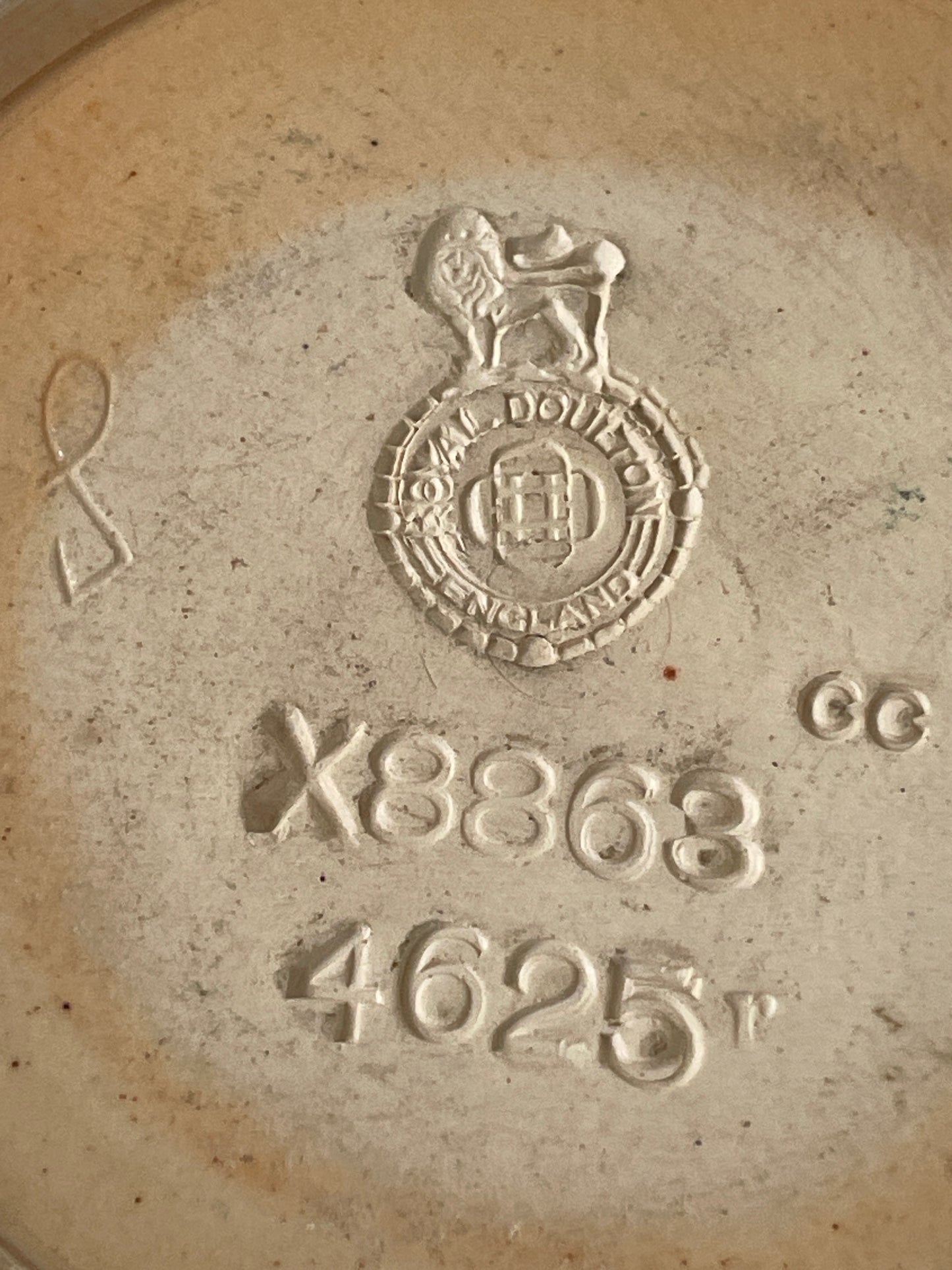 Royal Doulton Lambeth Stoneware Vase – Shape 4625, Sung-Style X8863 Drip Glaze, Decorated by Cissie Camplin (c.1925–1935)