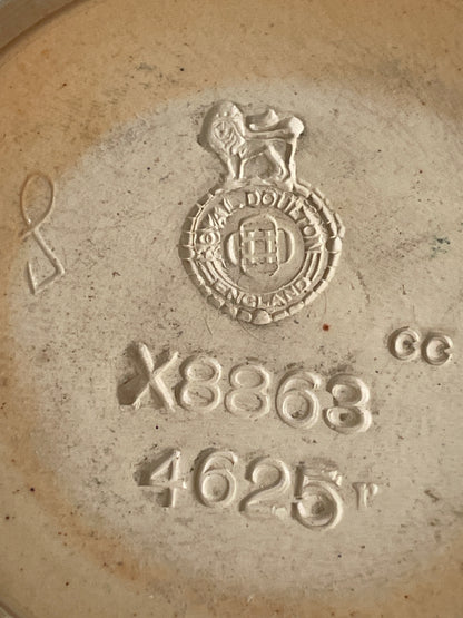 Royal Doulton Lambeth Stoneware Vase – Shape 4625, Sung-Style X8863 Drip Glaze, Decorated by Cissie Camplin (c.1925–1935)