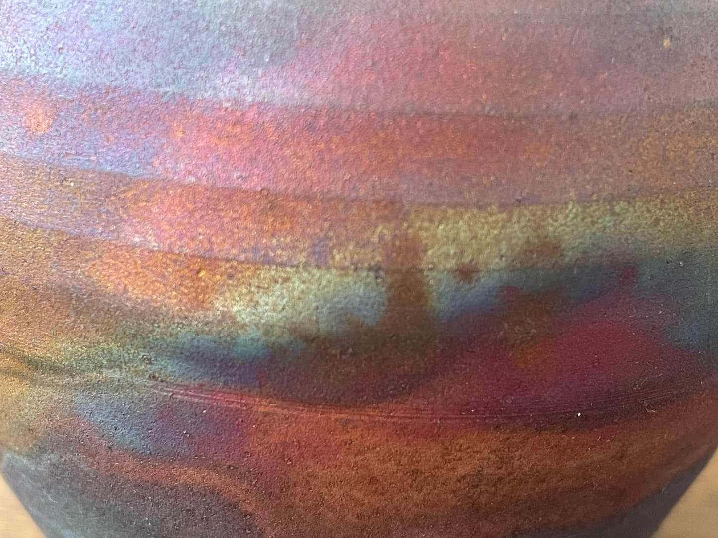 British Studio Pottery Raku Vase – Iridescent Copper-Matte Fired Stoneware with 3S Stamp (Late 20th Century)