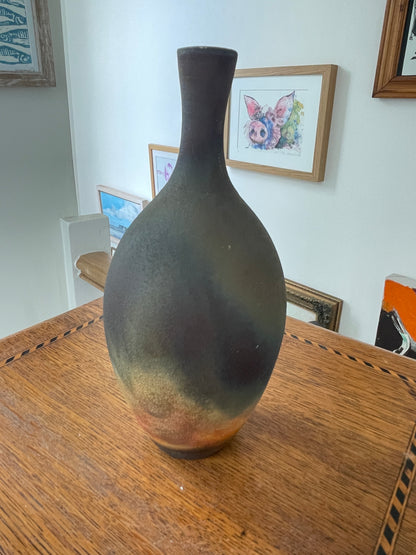 Studio Pottery Smoke-Fired Vase – Hand-Thrown Stoneware with Iridescent Fireclouds (Signed ‘SN’, c.20th Century)
