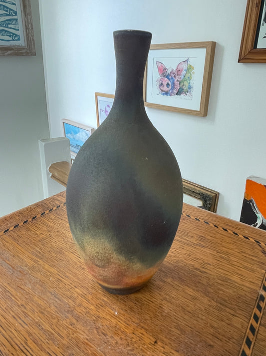 Studio Pottery Smoke-Fired Vase – Hand-Thrown Stoneware with Iridescent Fireclouds (Signed ‘SN’, c.20th Century)