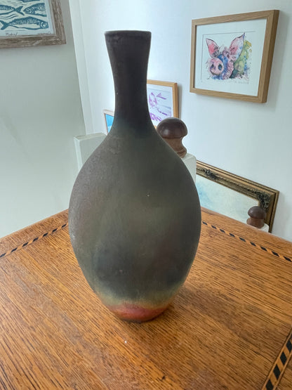 Studio Pottery Smoke-Fired Vase – Hand-Thrown Stoneware with Iridescent Fireclouds (Signed ‘SN’, c.20th Century)