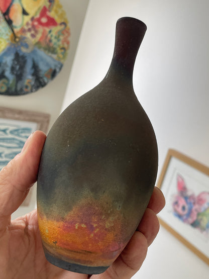 Studio Pottery Smoke-Fired Vase – Hand-Thrown Stoneware with Iridescent Fireclouds (Signed ‘SN’, c.20th Century)