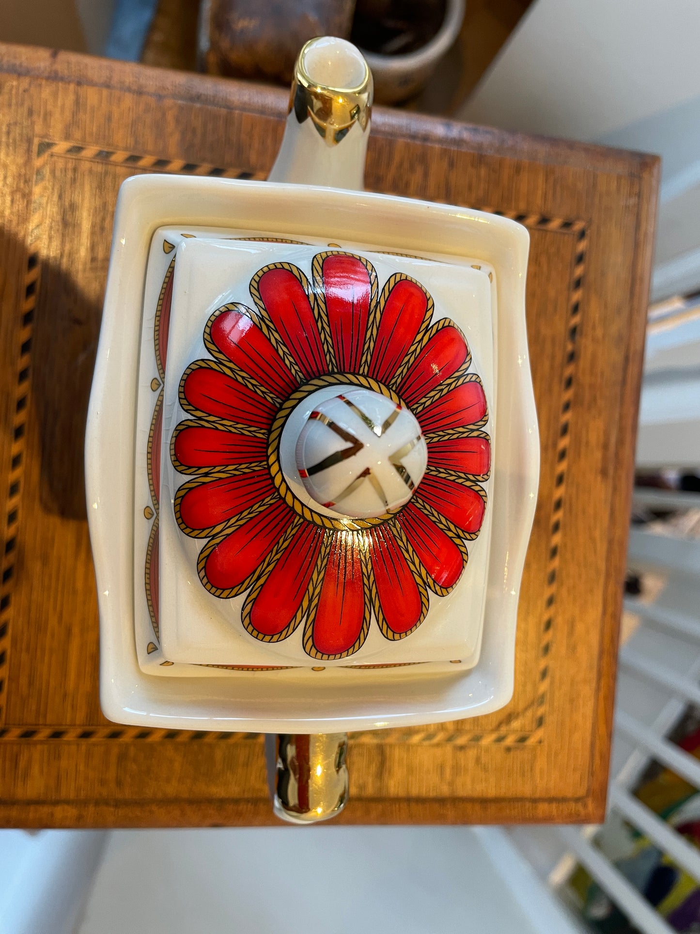 Vintage Sadler Staffordshire Teapot – ‘Romeo and Juliet’ Shakespeare Series (c.1970s–1980s)