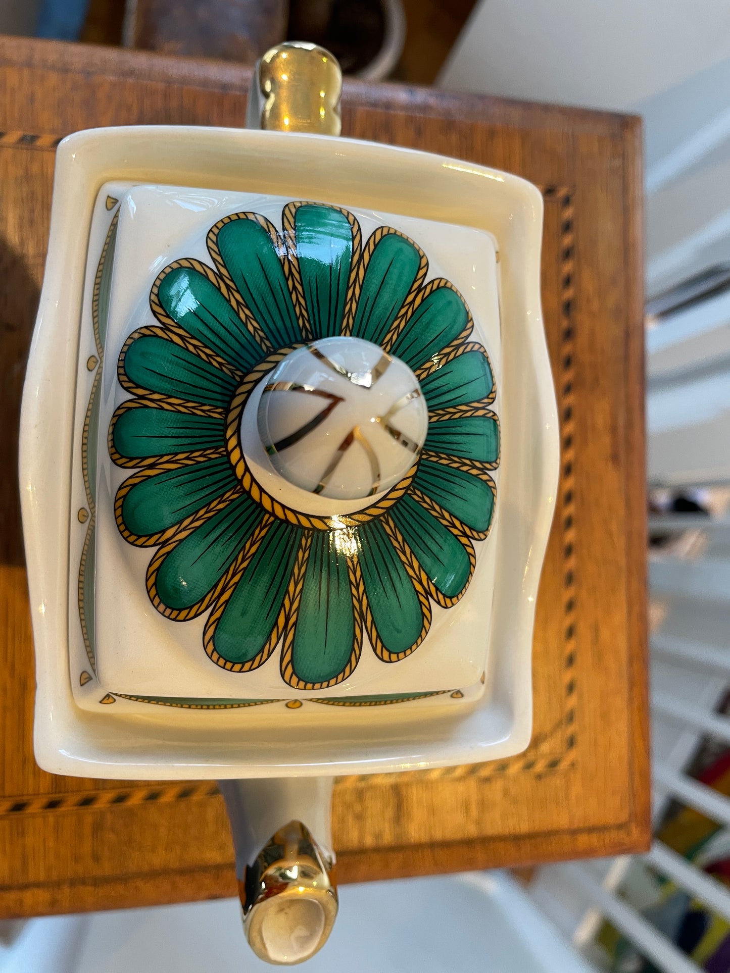 Vintage Sadler Staffordshire Teapot – ‘Hamlet’ Shakespeare Series (c.1970s–1980s)