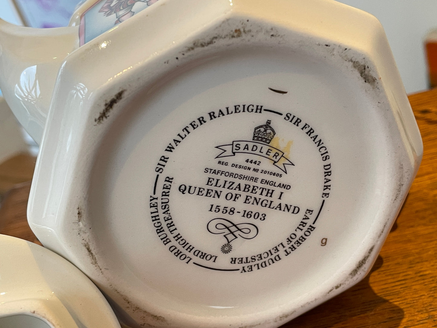 Vintage Sadler Staffordshire Teapot – Elizabeth I ‘Spanish Armada 1588’ Design (c.1970s–1980s)