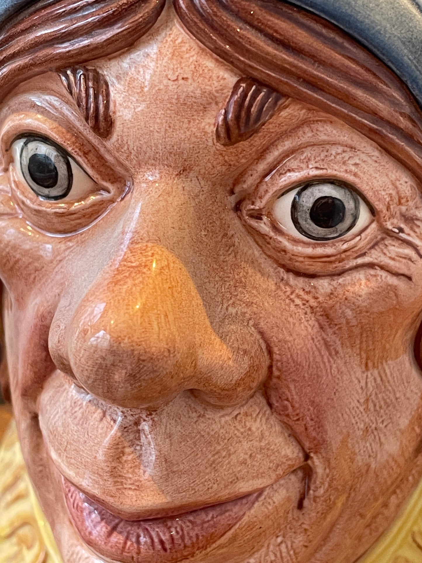 Royal Doulton Character Jug – The Red Queen D6777 (1987) – Alice in Wonderland Series