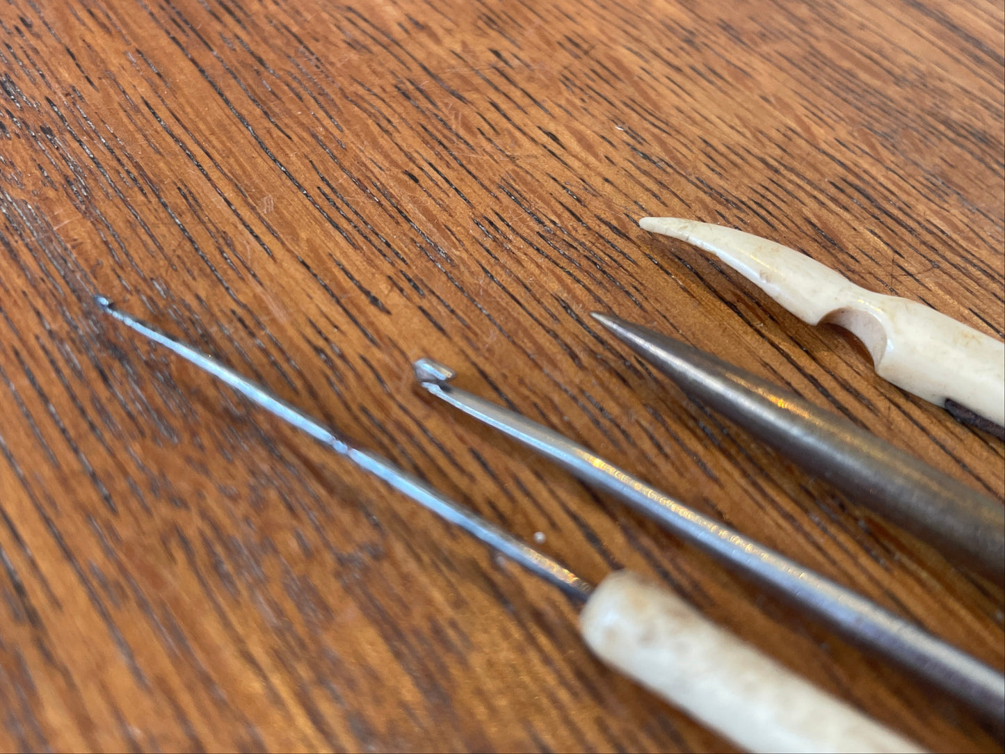 Antique British Sewing Tools – Bone Tatting Aids, Steel Stiletto & Morrall’s Crochet Hook (c.1880–1930)13