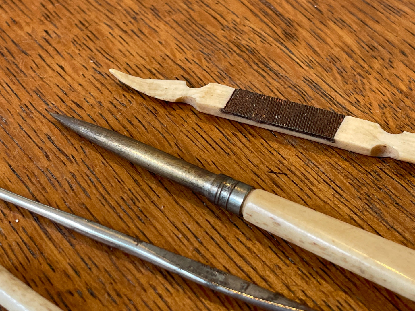 Antique British Sewing Tools – Bone Tatting Aids, Steel Stiletto & Morrall’s Crochet Hook (c.1880–1930)13