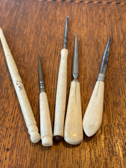Antique British Sewing Tools – Bone Stilettos, Crochet Hook & Lace-Making Stylus (c.1880–1910)11