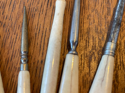 Antique British Sewing Tools – Bone Stilettos, Crochet Hook & Lace-Making Stylus (c.1880–1910)11