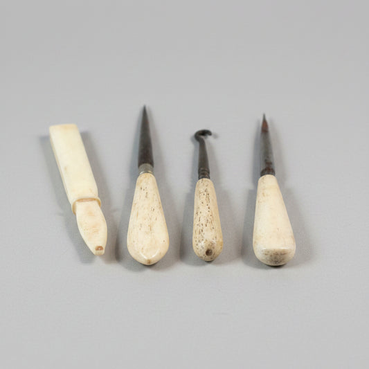 Antique British Sewing Tools – Bone Stilettos, Crochet Hook & Thread Cutter (c.1880–1910)9