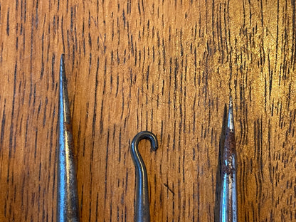 Antique British Sewing Tools – Bone Stilettos, Crochet Hook & Thread Cutter (c.1880–1910)9