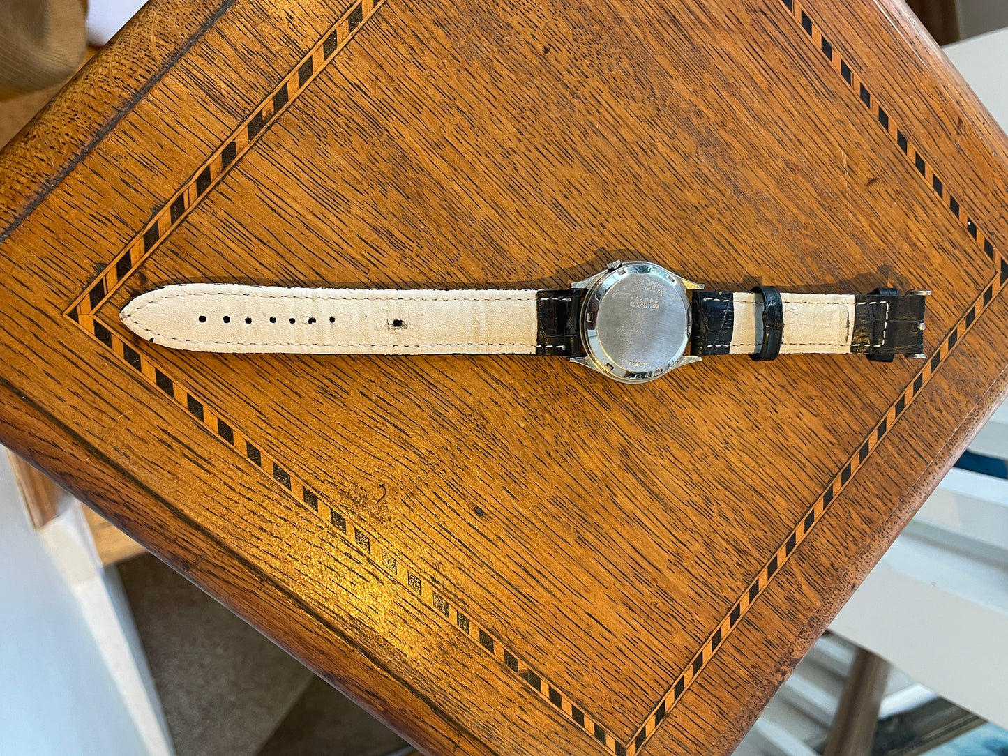 Vintage Seiko 5 Automatic Wristwatch – Red Sunburst Dial with Day–Date Display (35mm, Japan Made)