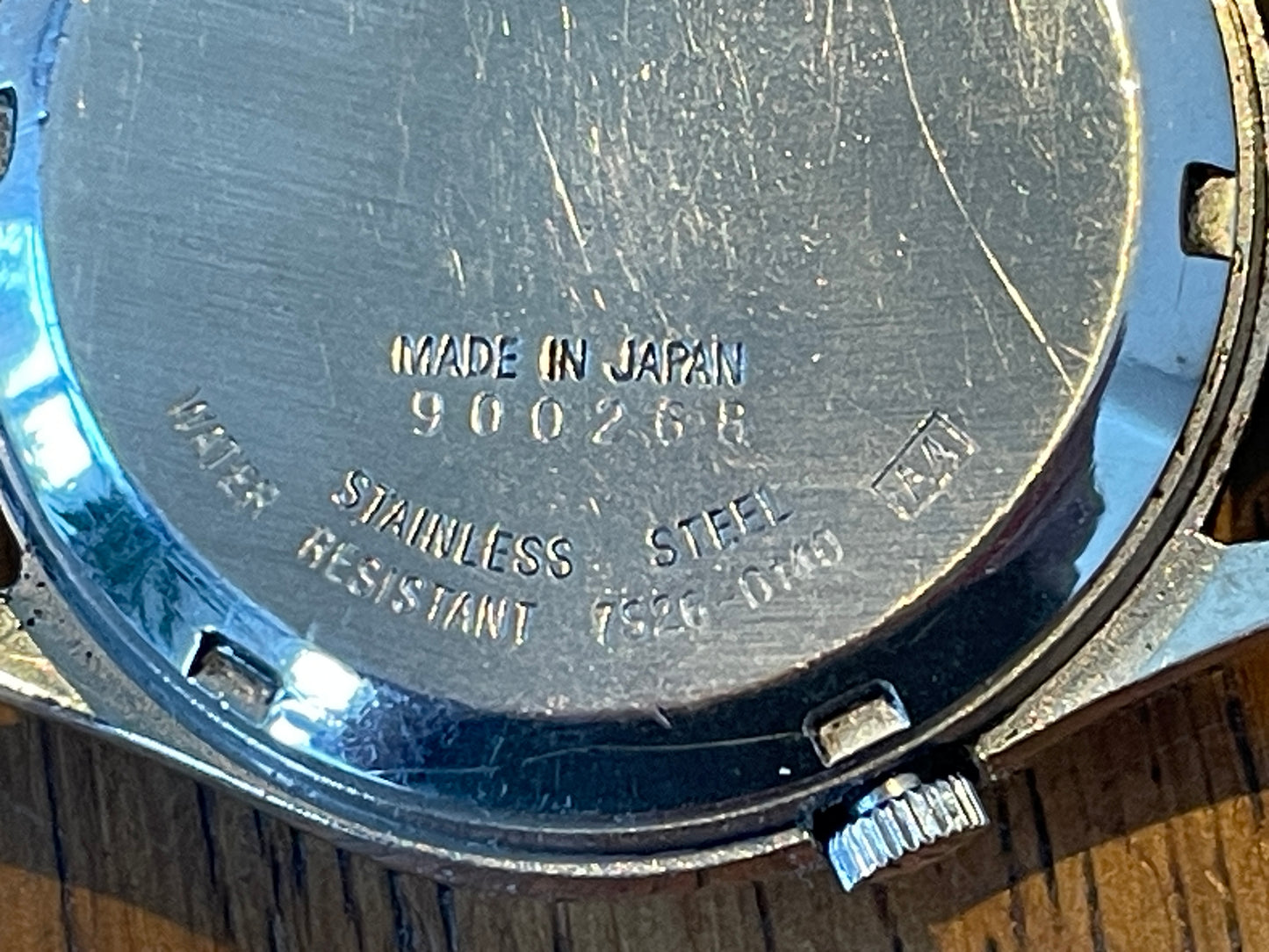 Vintage Seiko 5 Automatic Wristwatch – Red Sunburst Dial with Day–Date Display (35mm, Japan Made)