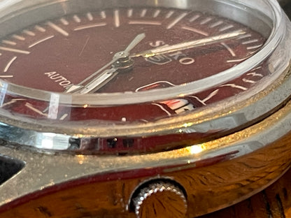 Vintage Seiko 5 Automatic Wristwatch – Red Sunburst Dial with Day–Date Display (35mm, Japan Made)