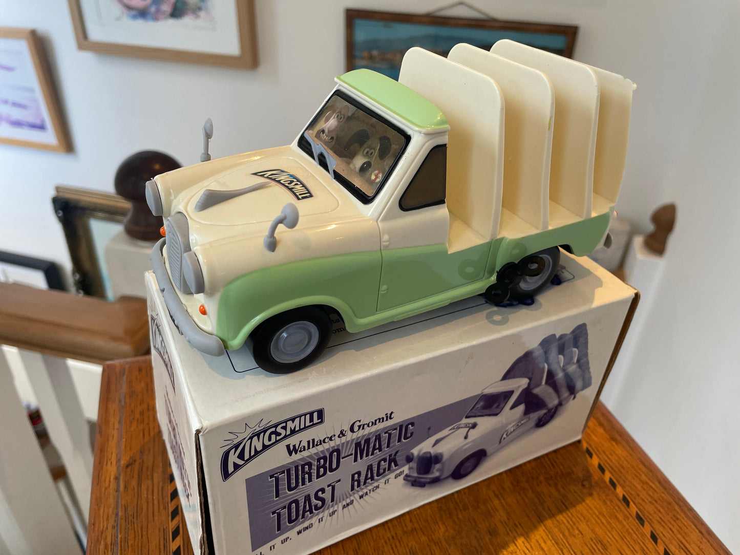 Vintage Kingsmill Wallace & Gromit Turbo-Matic Toast Rack – Wind-Up Plastic Novelty Model (c.2009