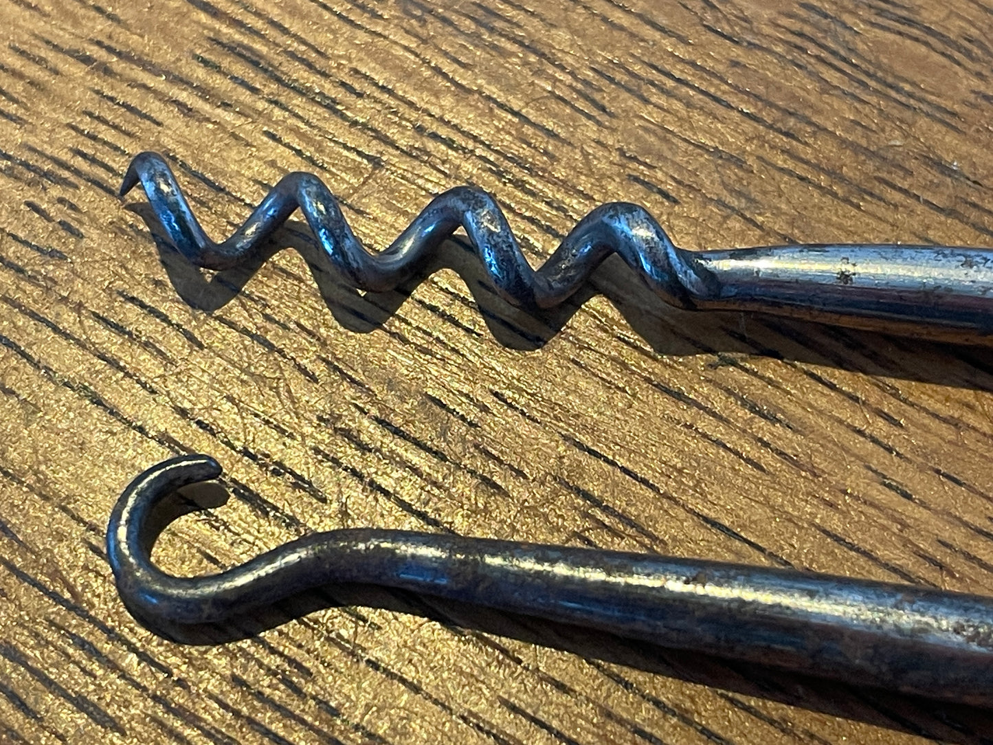 Antique British Bone-Handled Sewing & Craft Tools – Mixed Lot of Awls, Hooks & Stilettos (c.1850–1900)2