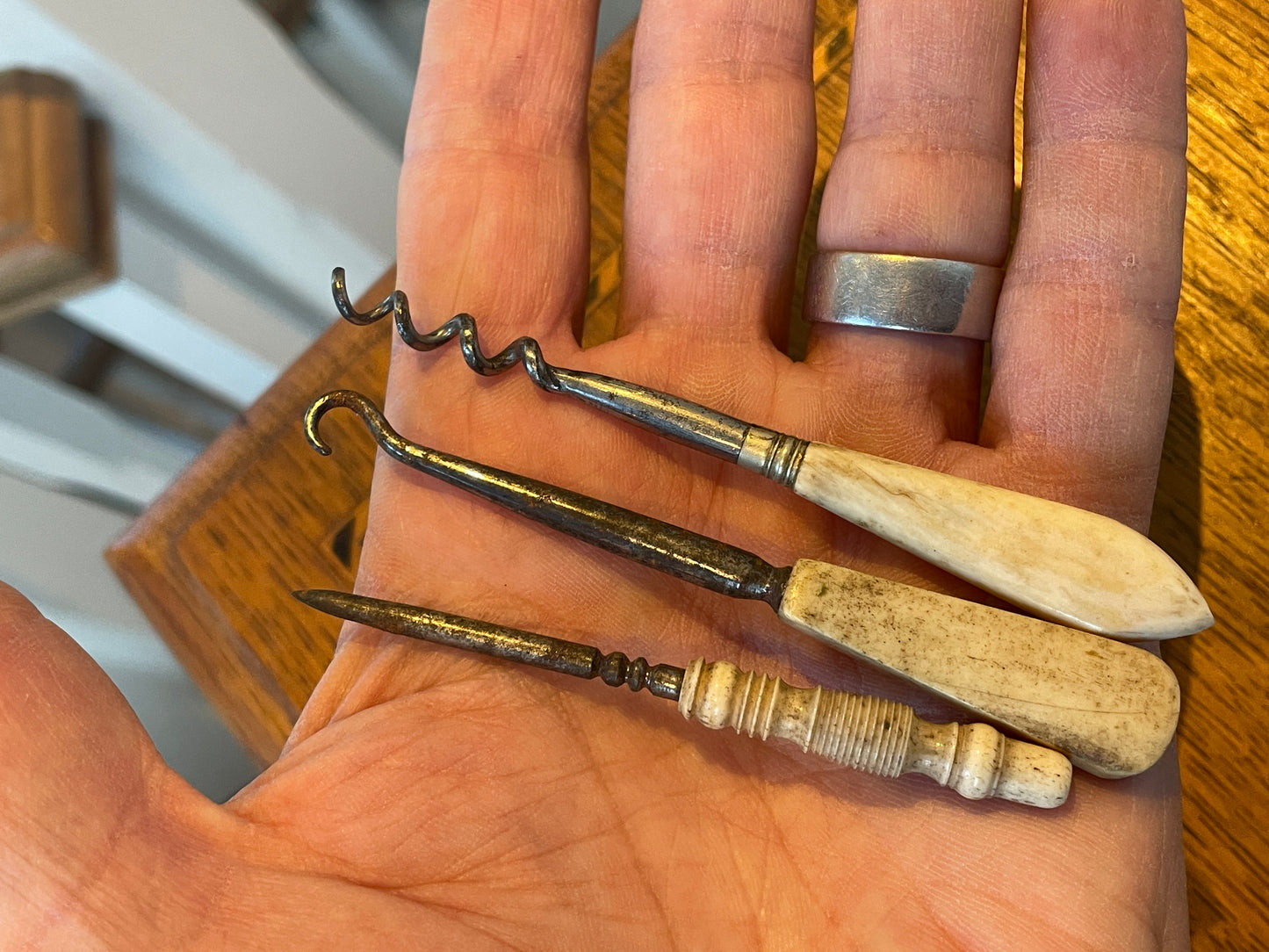 Antique British Bone-Handled Sewing & Craft Tools – Mixed Lot of Awls, Hooks & Stilettos (c.1850–1900)2