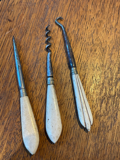 Antique British Bone-Handled Sewing & Craft Tools – Mixed Lot of Awls, Hooks & Stilettos (c.1850–1900)3