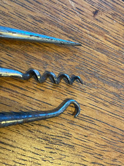 Antique British Bone-Handled Sewing & Craft Tools – Mixed Lot of Awls, Hooks & Stilettos (c.1850–1900)3