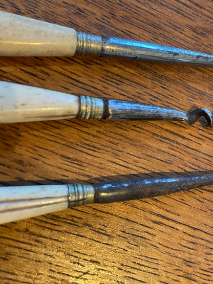 Antique British Bone-Handled Sewing & Craft Tools – Mixed Lot of Awls, Hooks & Stilettos (c.1850–1900)3