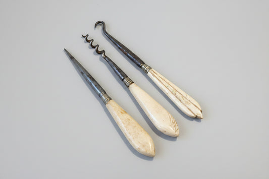 Antique British Bone-Handled Sewing & Craft Tools – Mixed Lot of Awls, Hooks & Stilettos (c.1850–1900)3