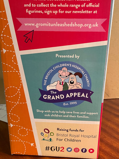 Official Feathers McGraw Figurine – Gromit Unleashed 2 by Nick Park (Boxed Collector’s Edition)