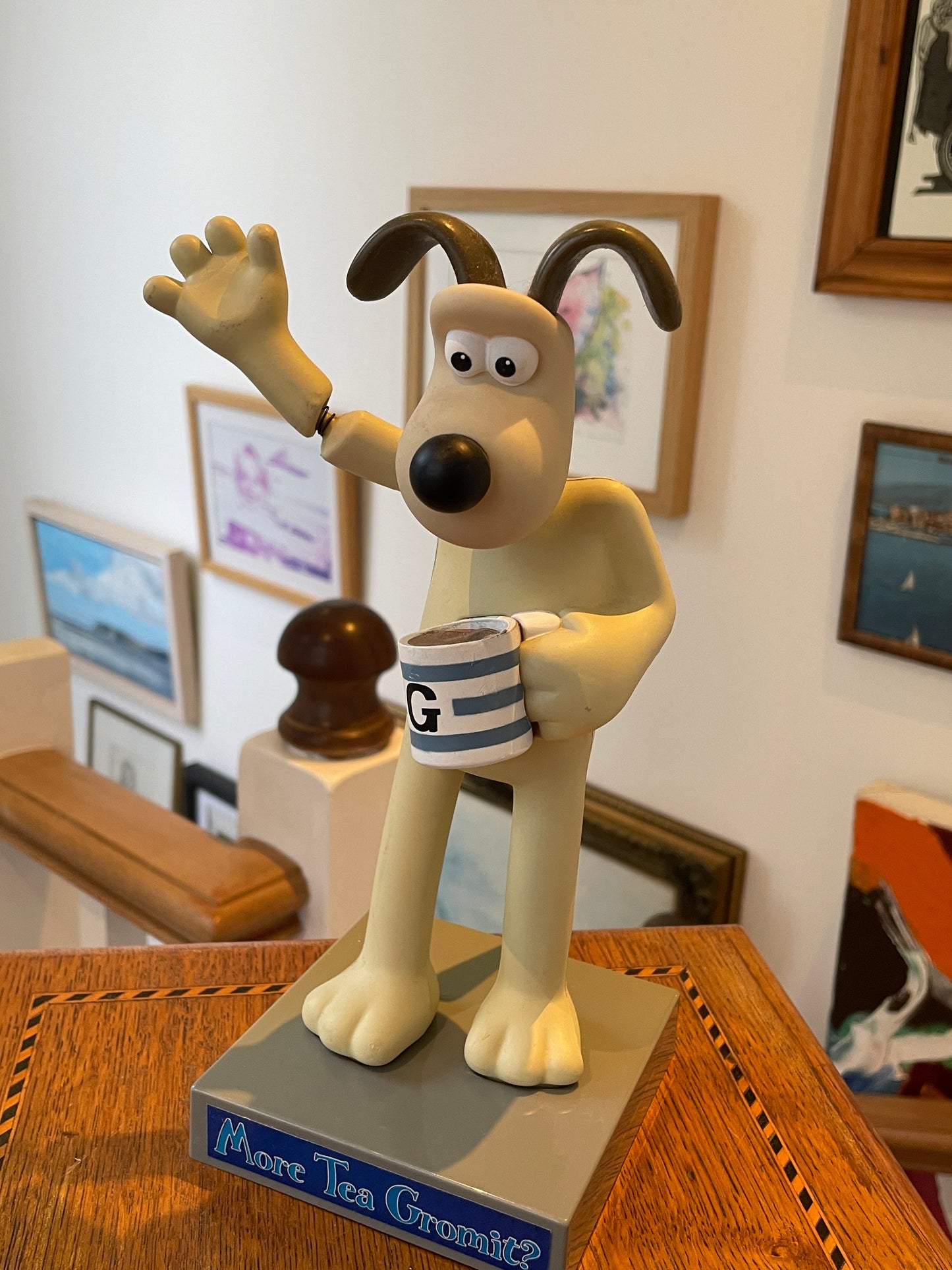 Vintage Wallace & Gromit Figure – Gromit with Tea Mug Resin Display Model (c.2000s)