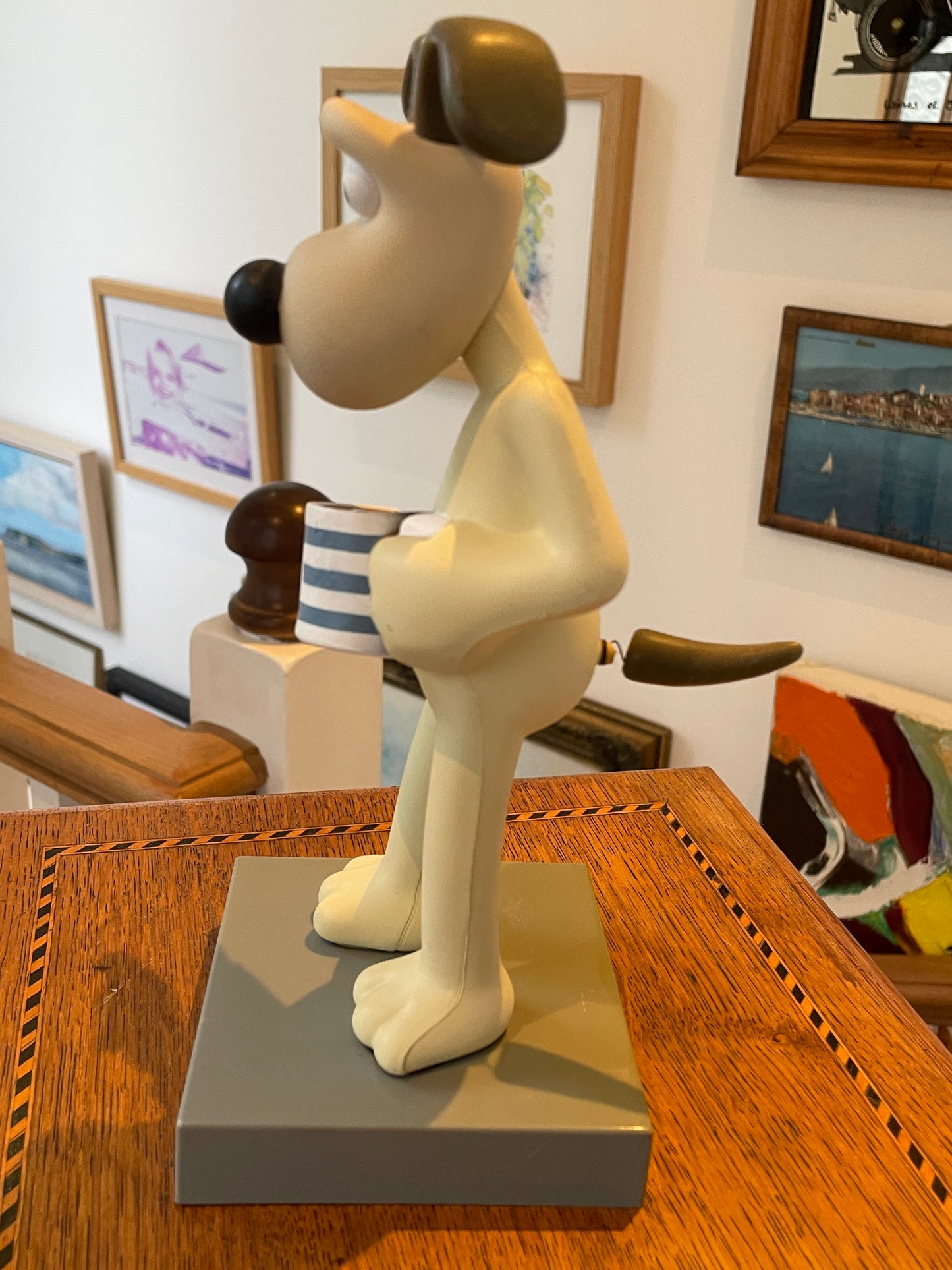 Vintage Wallace & Gromit Figure – Gromit with Tea Mug Resin Display Model (c.2000s)