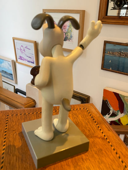 Vintage Wallace & Gromit Figure – Gromit with Tea Mug Resin Display Model (c.2000s)
