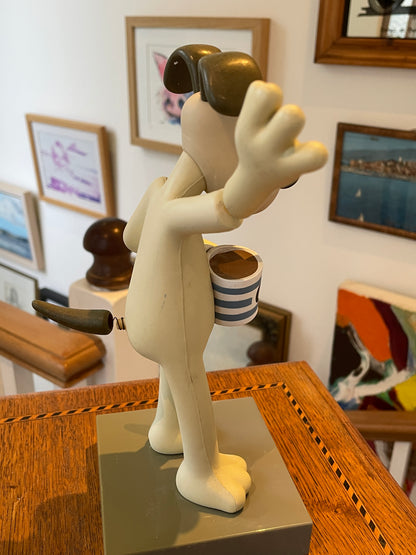 Vintage Wallace & Gromit Figure – Gromit with Tea Mug Resin Display Model (c.2000s)