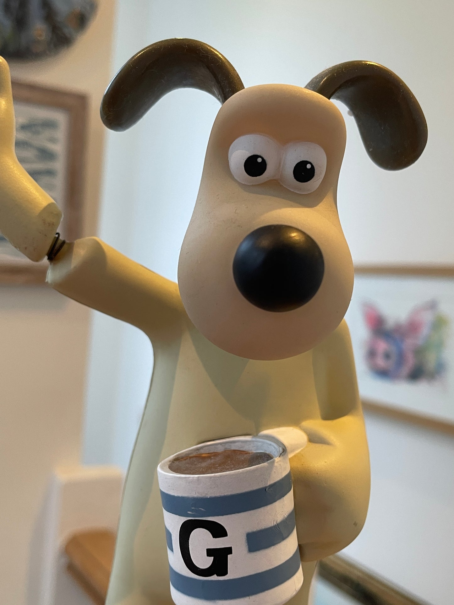 Vintage Wallace & Gromit Figure – Gromit with Tea Mug Resin Display Model (c.2000s)