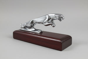 Jaguar Leaping Cat Desk Ornament – Chrome Plated Motoring Sculpture on Wooden Base (Late 20th Century)