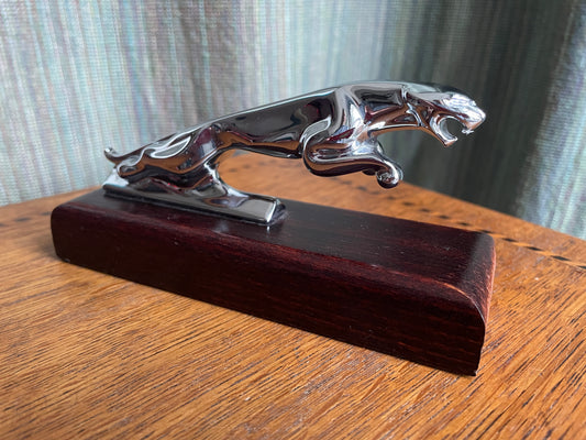 Jaguar Leaping Cat Desk Ornament – Chrome Plated Motoring Sculpture on Wooden Base (Late 20th Century)