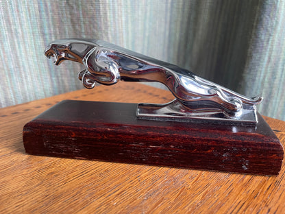 Jaguar Leaping Cat Desk Ornament – Chrome Plated Motoring Sculpture on Wooden Base (Late 20th Century)