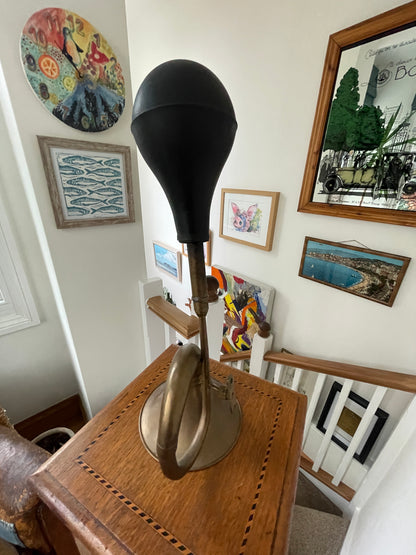 Antique Brass Motor Car Bulb Horn – Early 20th Century Vehicle Horn with Rubber Bulb (c.1920s)