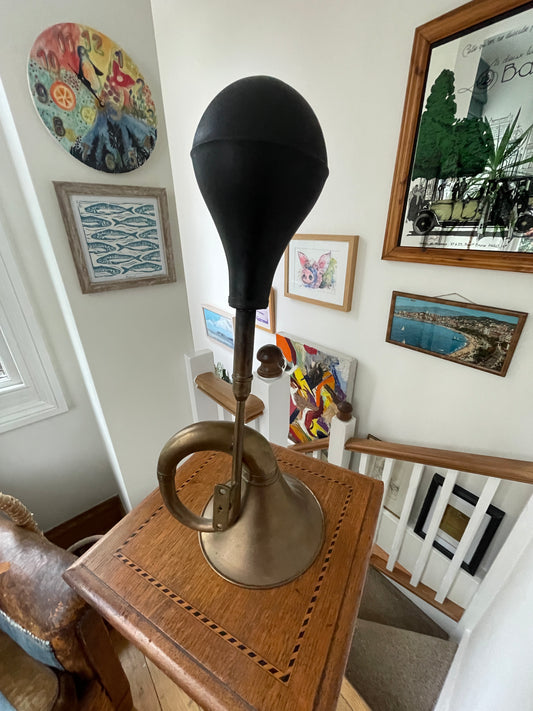 Antique Brass Motor Car Bulb Horn – Early 20th Century Vehicle Horn with Rubber Bulb (c.1920s)