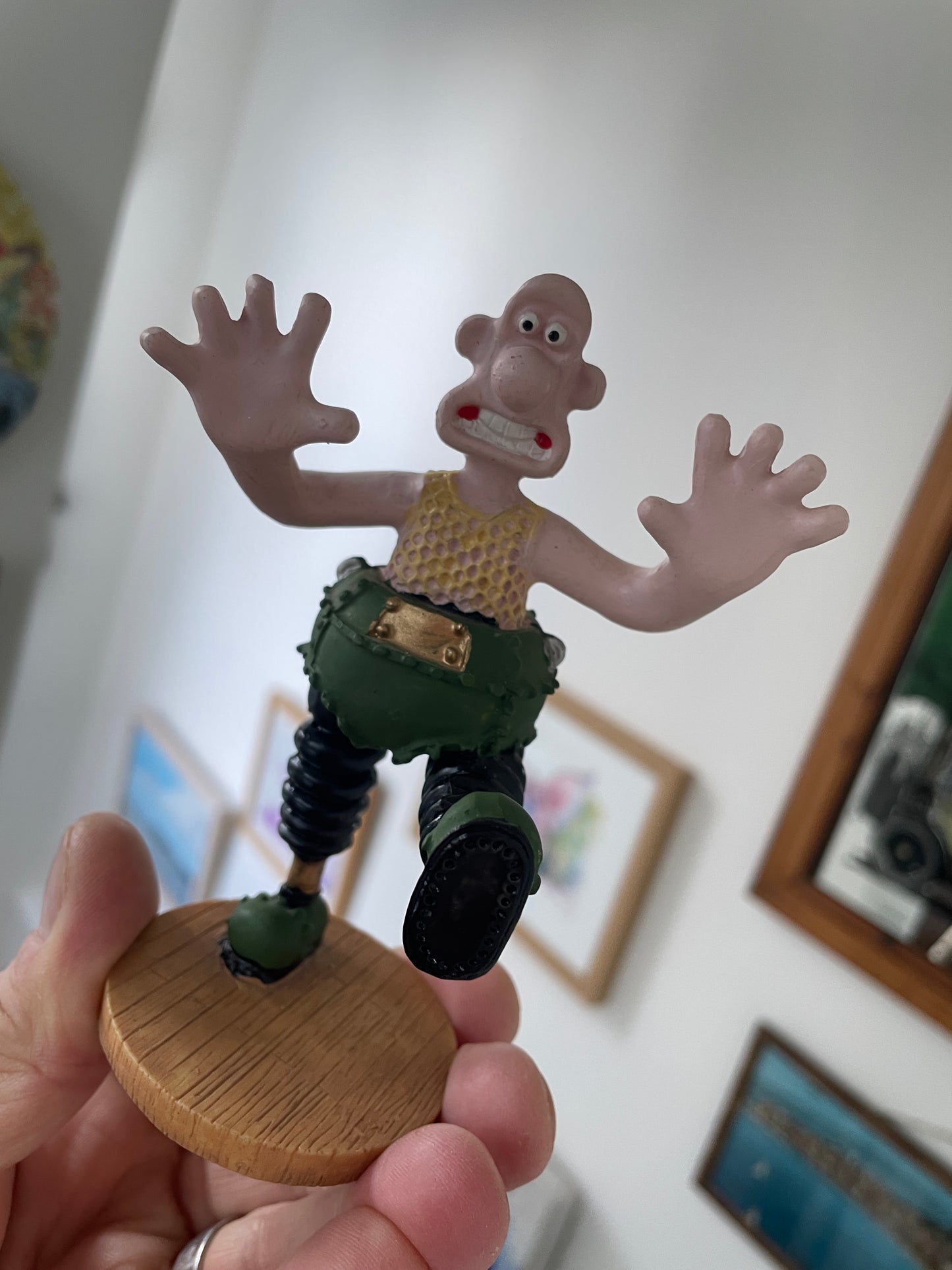 Wallace and Gromit Figurine – Wallace Character Figure on Faux Wood Base (12 cm)